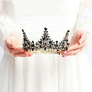 Woman's crown accessory